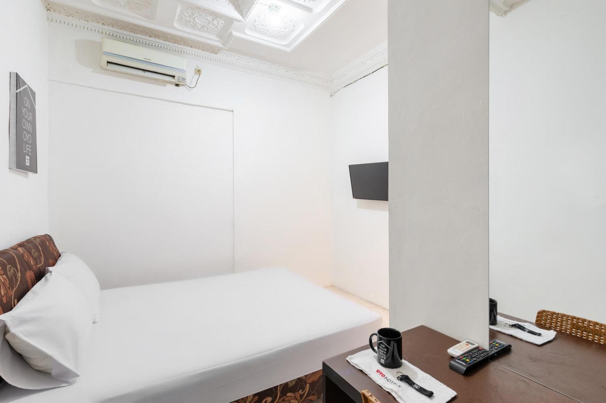 Oyo Life 2108 Griya Aisyah Residence Сурабая Экстерьер фото