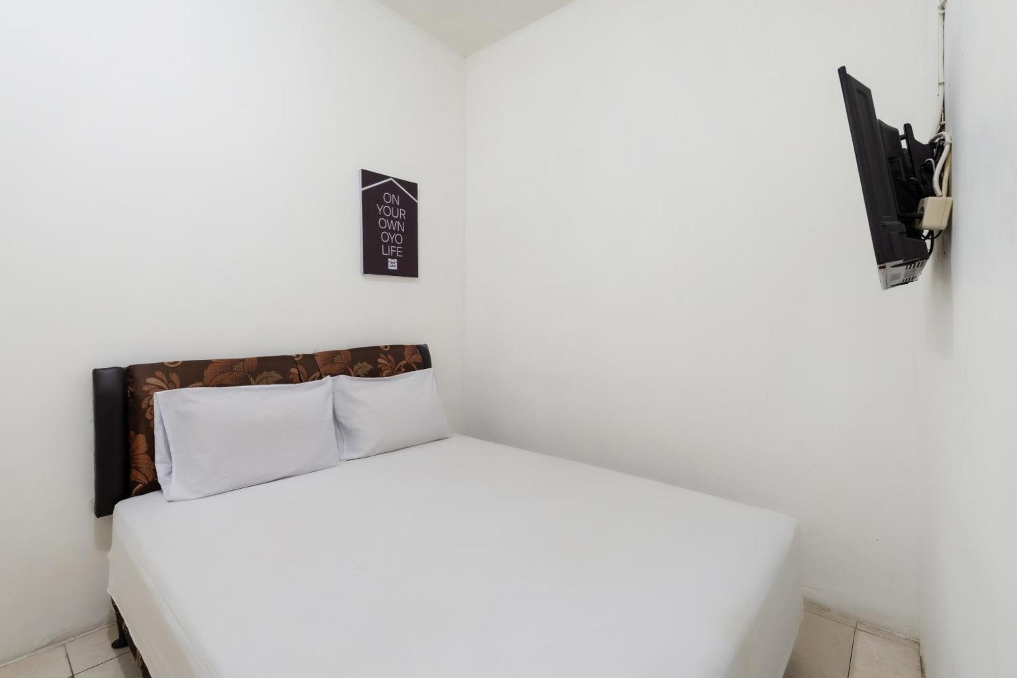 Oyo Life 2108 Griya Aisyah Residence Сурабая Экстерьер фото