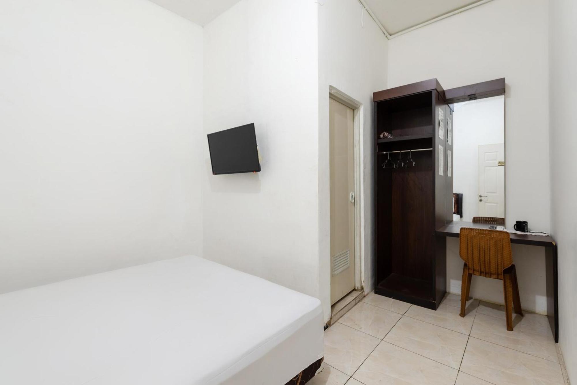 Oyo Life 2108 Griya Aisyah Residence Сурабая Экстерьер фото