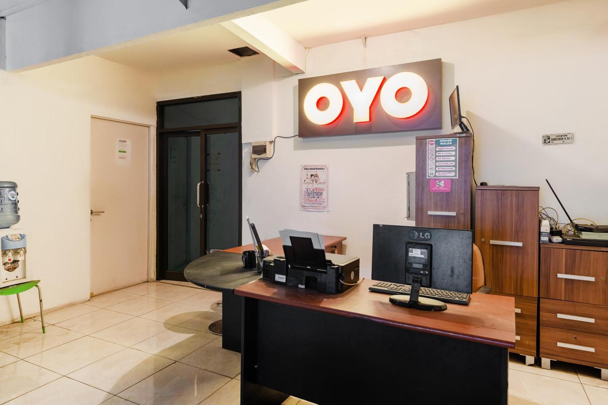 Oyo Life 2108 Griya Aisyah Residence Сурабая Экстерьер фото