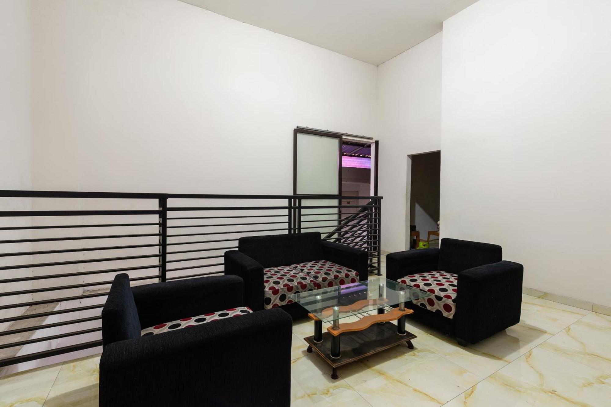 Oyo Life 2108 Griya Aisyah Residence Сурабая Экстерьер фото