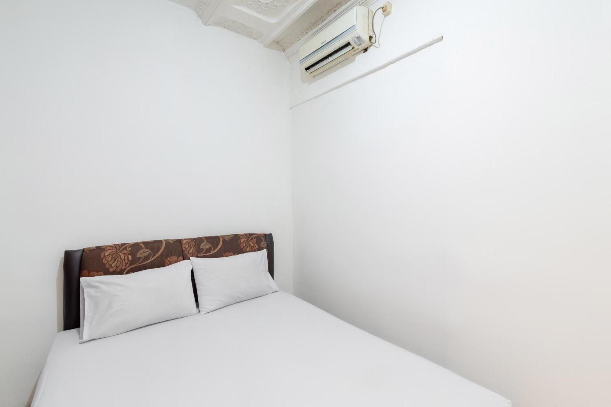 Oyo Life 2108 Griya Aisyah Residence Сурабая Экстерьер фото