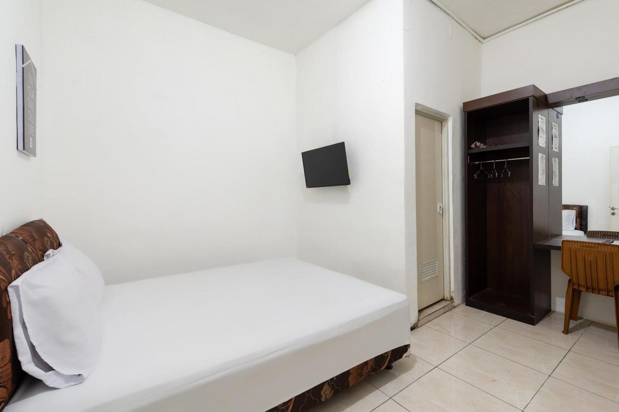 Oyo Life 2108 Griya Aisyah Residence Сурабая Экстерьер фото